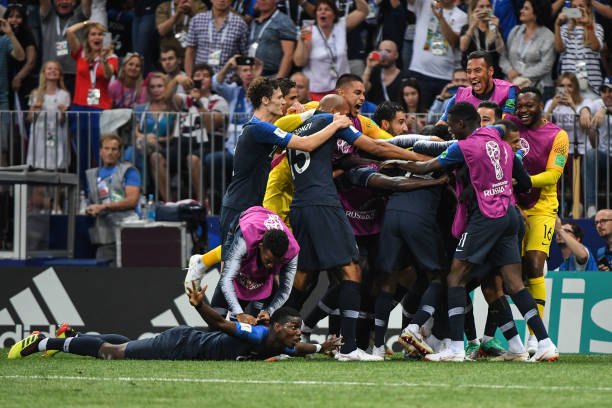 的中型俱乐 的中型俱乐